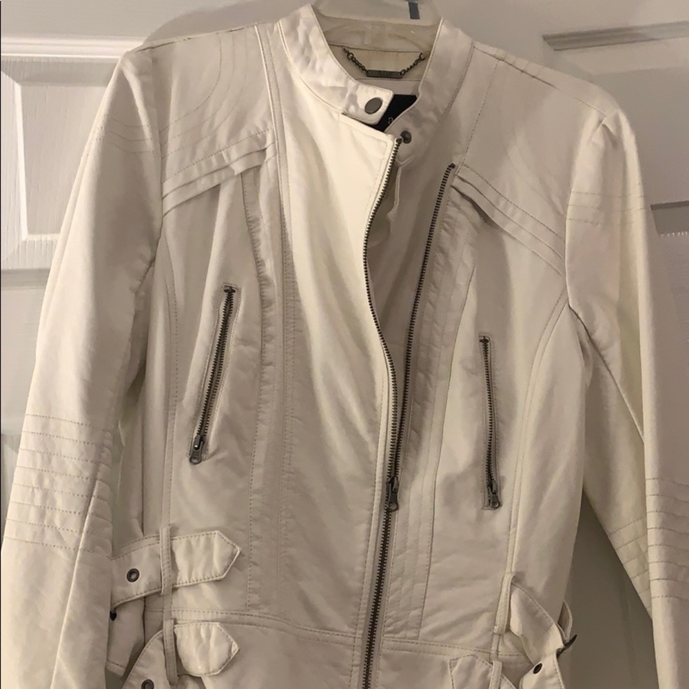 White jacket - Picture 3 of 3